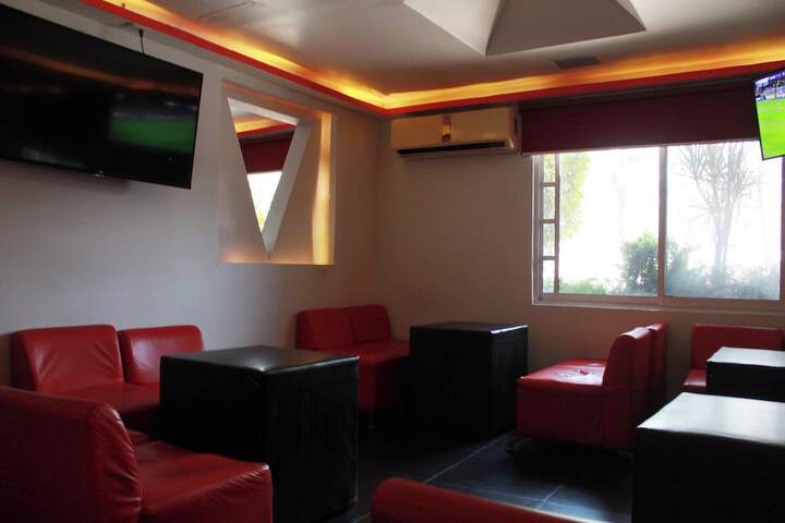 Lounge 29 of 55