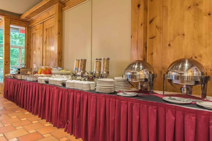 Dining 103 of 151