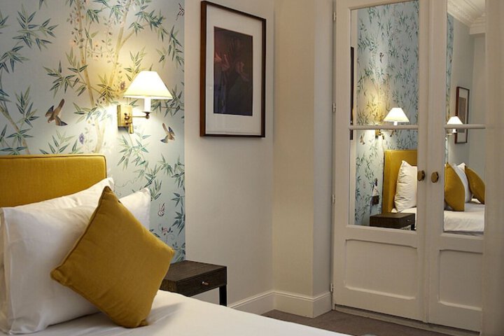 Room 32 of 61