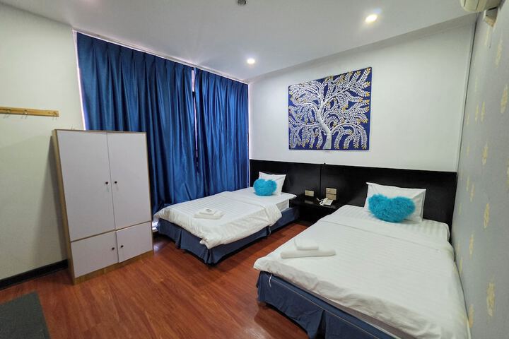 Room 12 of 22