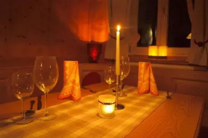 Dining 15 of 18