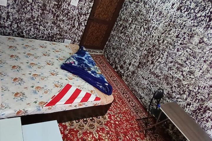 Room 5 of 16