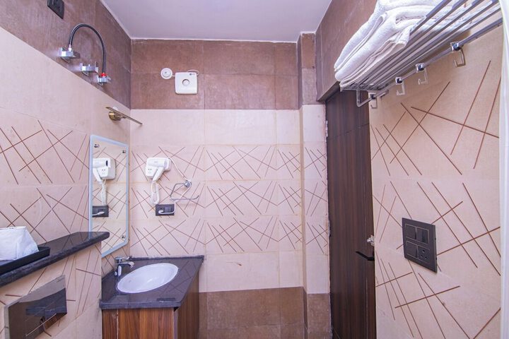 Room 28 of 44