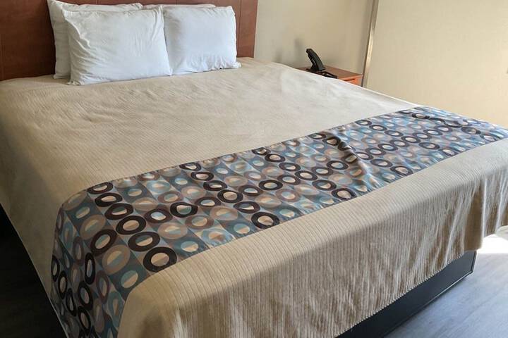 1 King Bed Micfridge (2 of 3)