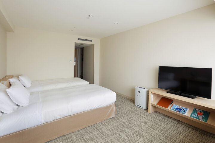 Room 30 of 102