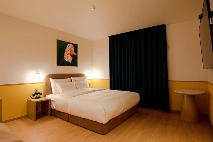 Room 9 of 74