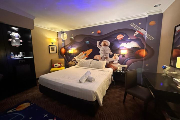 Room 14 of 97