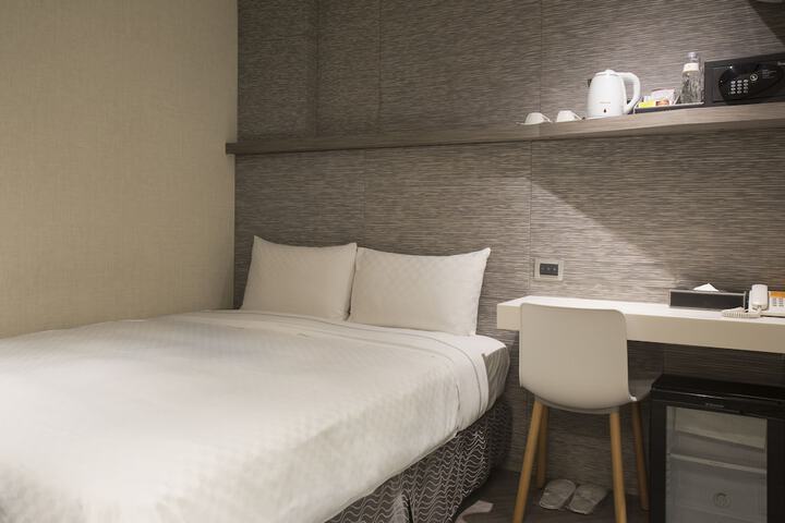 Room 15 of 37