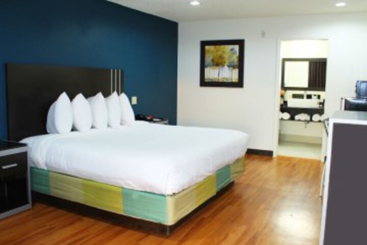 Room 8 of 27