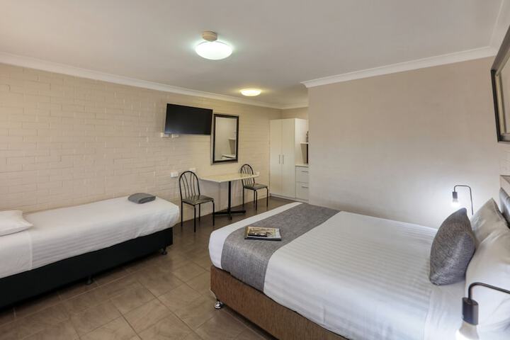 Room 4 of 32