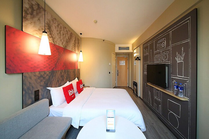 Room 28 of 70