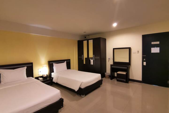 Room 10 of 40
