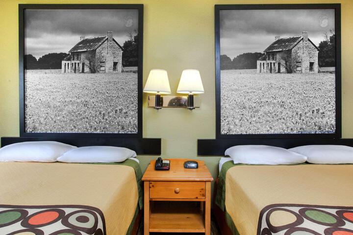 2 Double Beds (1 of 6)