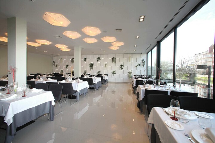 Dining 19 of 35