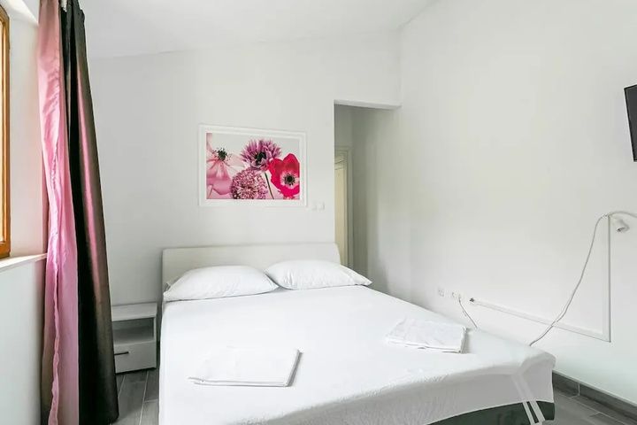 Room 3 of 19
