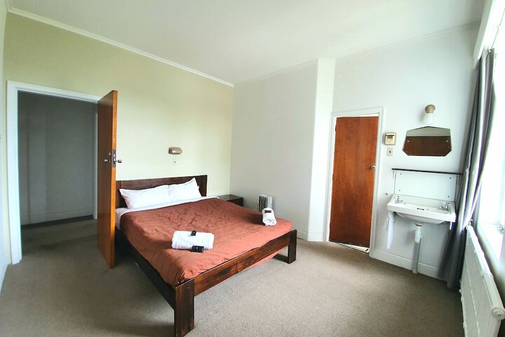 Room 11 of 51