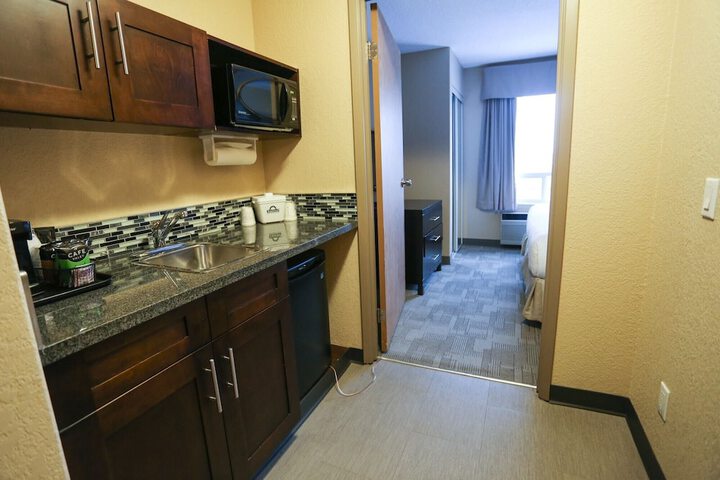 Room 5 of 110