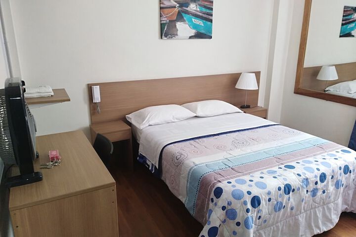 Room 12 of 42