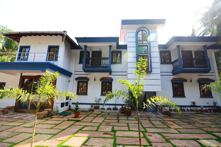 Hero Image 1 of 31