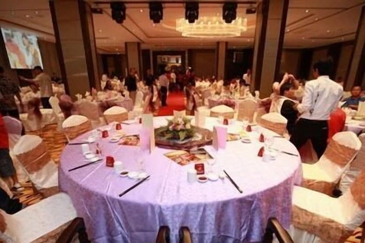 Ballroom/Hall 30 of 36