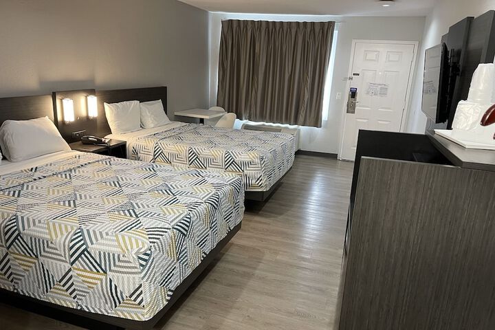 2 Queen Beds Micfridge (14 of 14)