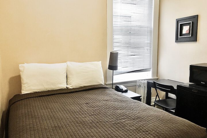 Double Bed Shared Bathroom (2 of 4)