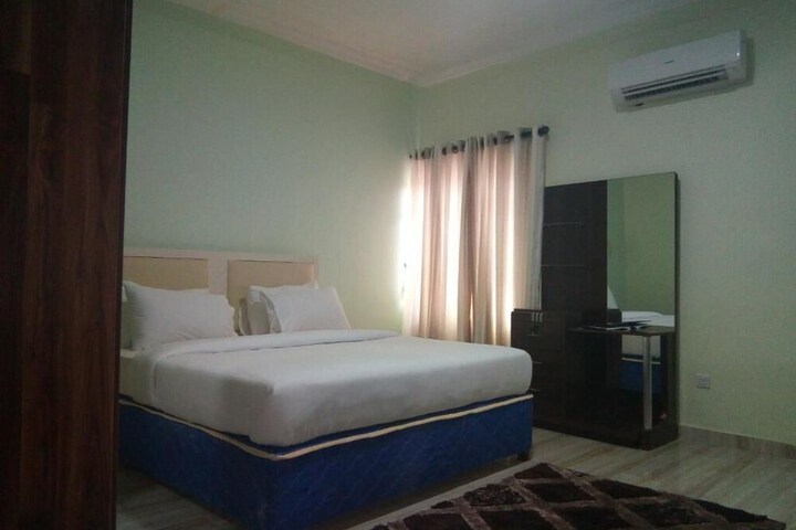 Room 18 of 32