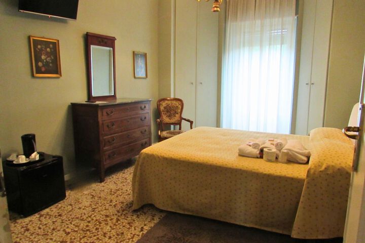 Room 17 of 27