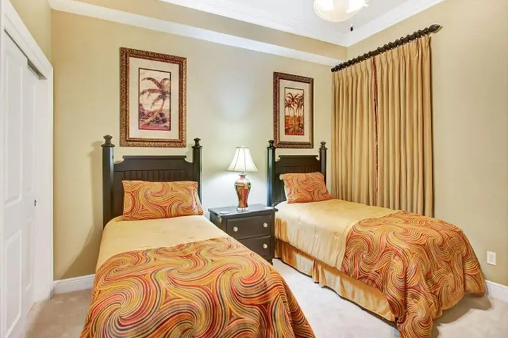 Room 6 of 24