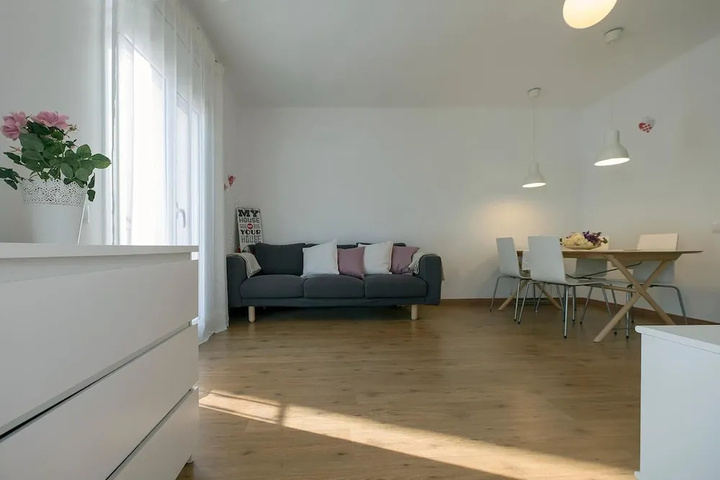 Room 4 of 15