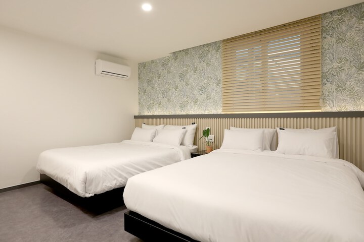 Room 9 of 40