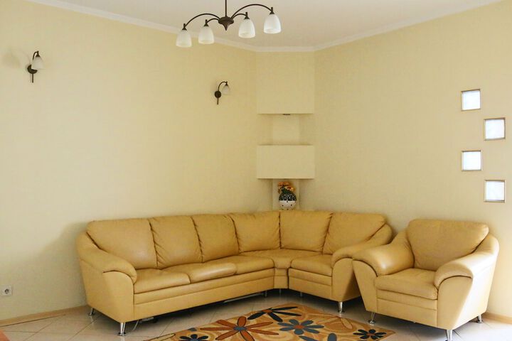 Room 9 of 37