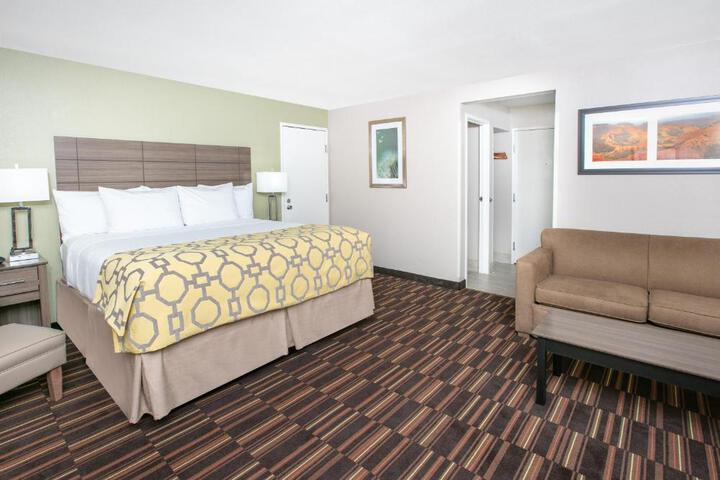 1 King Bed (5 of 19)