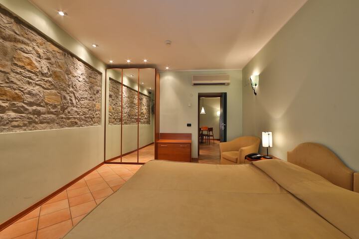 Room 3 of 55
