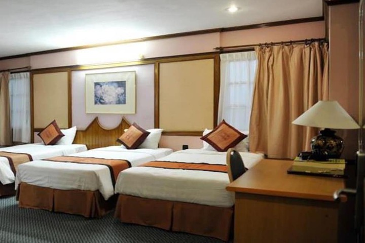 Room 7 of 32