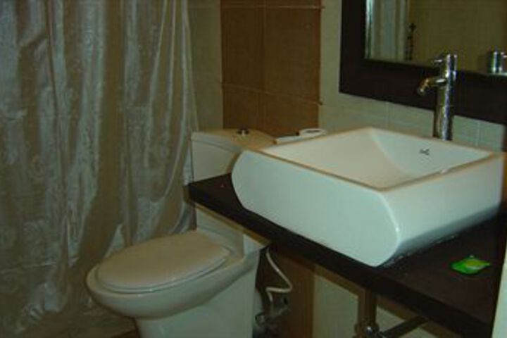 Room 2 of 27