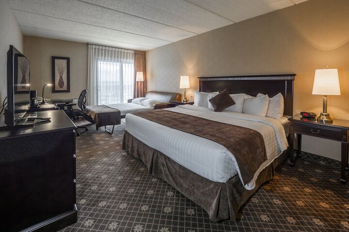 Deluxe King Bed (1 of 5)