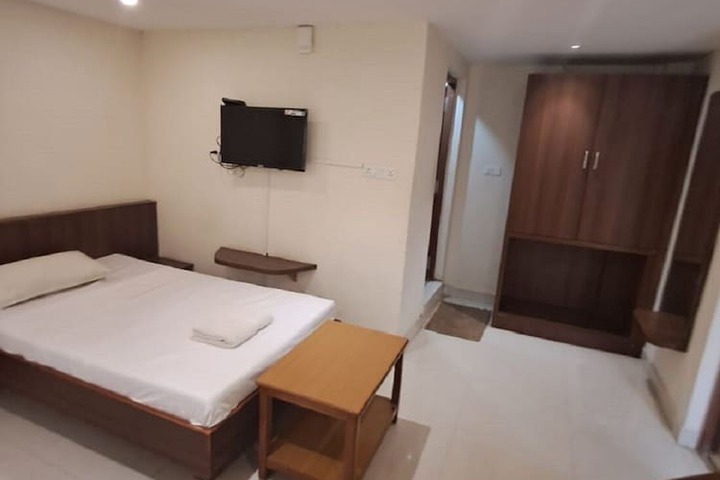 Room 6 of 16