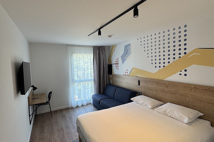Room 8 of 69
