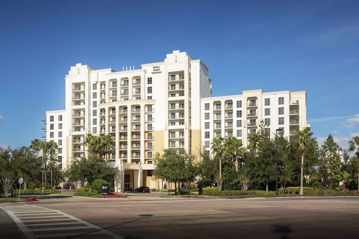 Las Palmeras by Hilton Grand Vacations