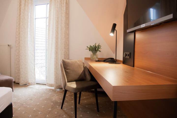 Room 16 of 46