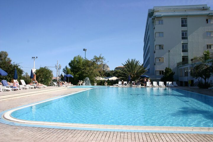 Pool Hotel