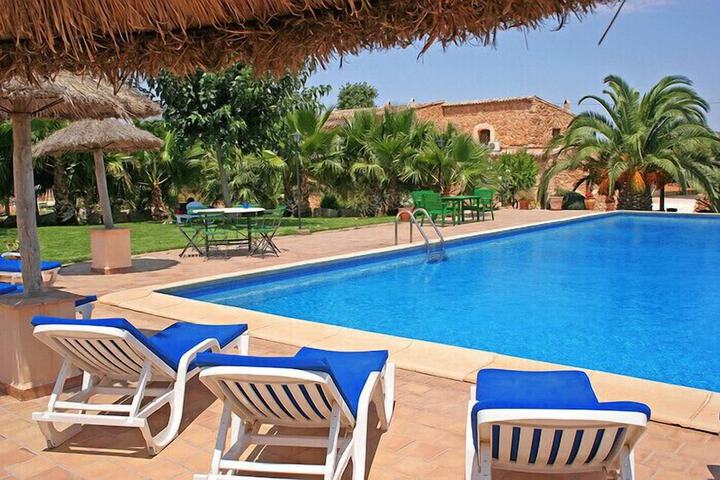 Hotel with Pool