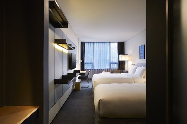 Room 13 of 30