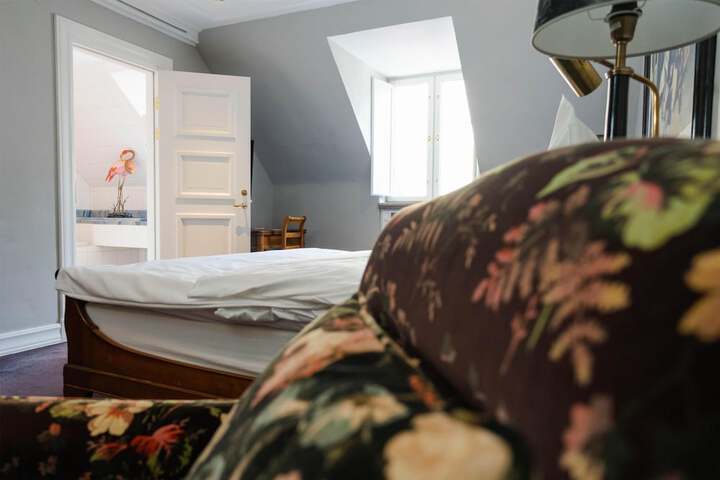 Room 43 of 151