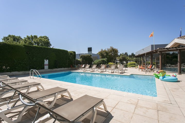 Pool 52 of 134