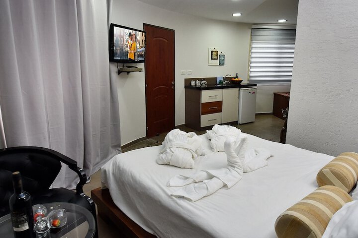 Room 13 of 33