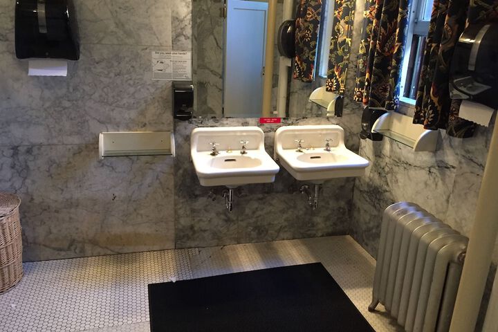 Bathroom sink