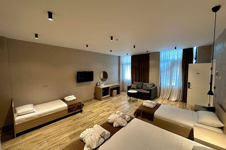 Room 8 of 13