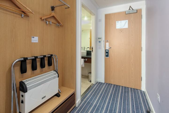 Room 11 of 82